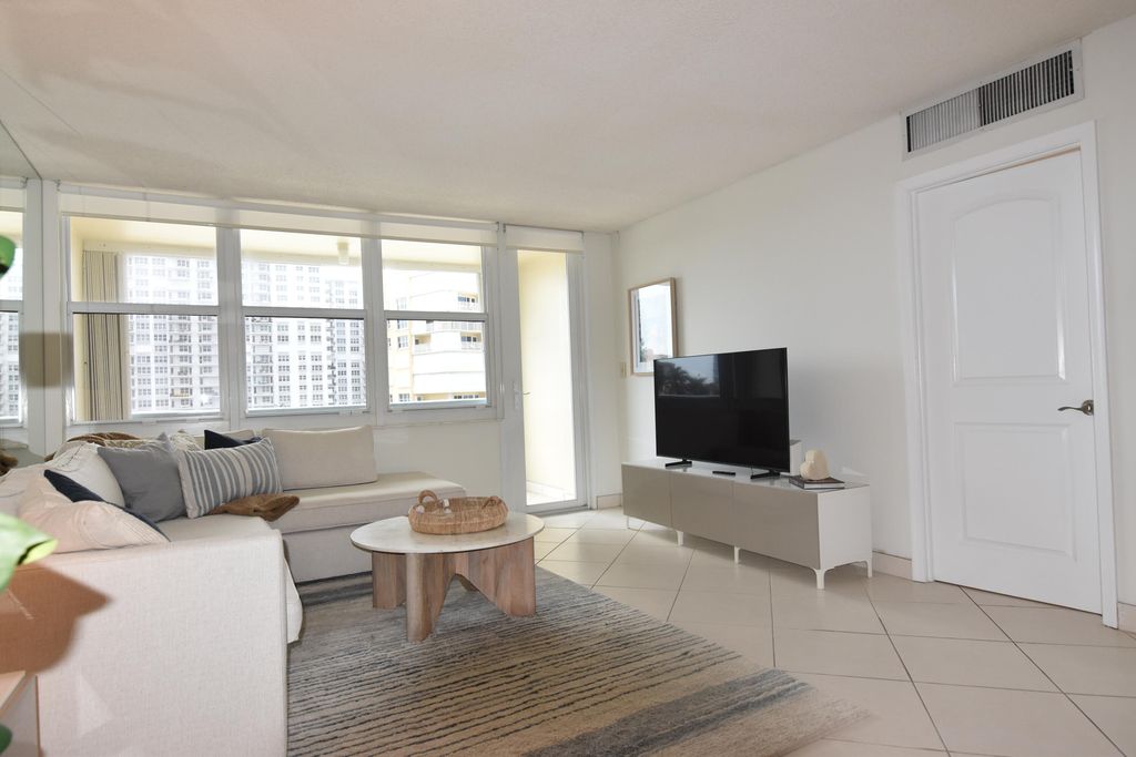 305 N Pompano Beach Blvd APT 405, photo 7