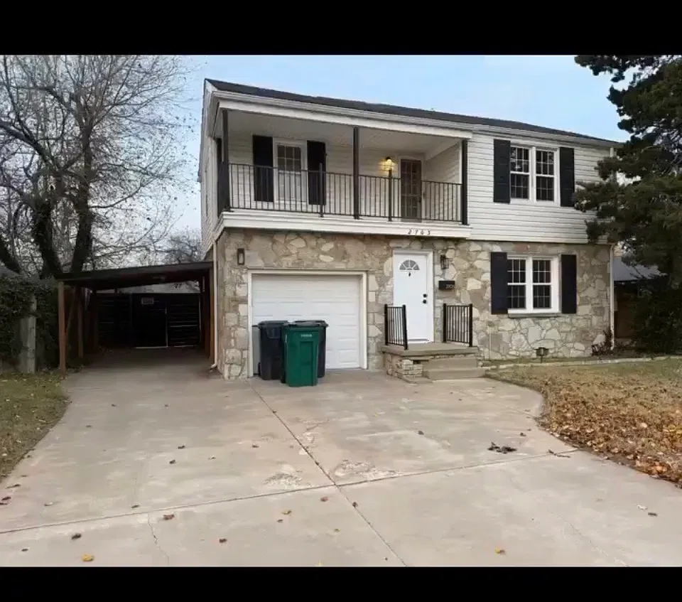 3 bed, 2400 sqft, $1,800 — Photo 1