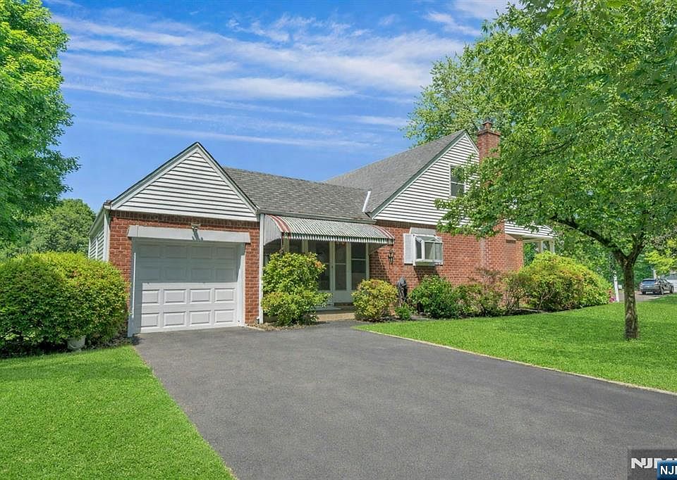 1st image of 389 Bergen Blvd