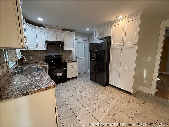5th image of 1112 Riverside Cir
