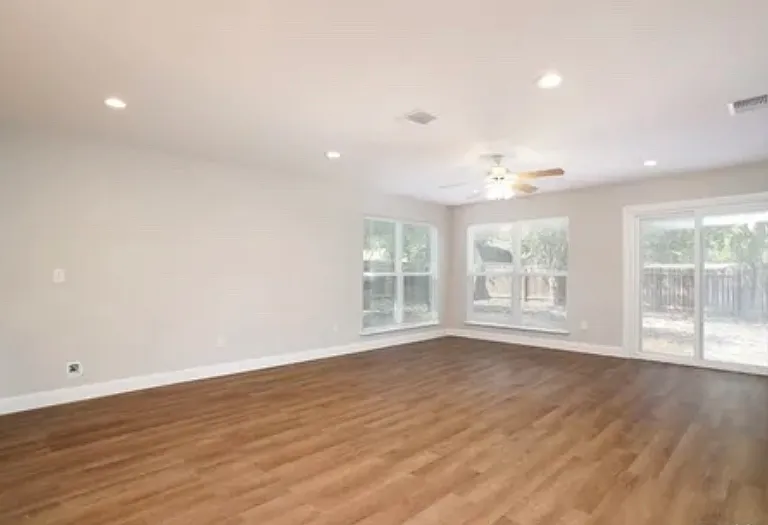 7347 Montgomery Dr — Photo 6