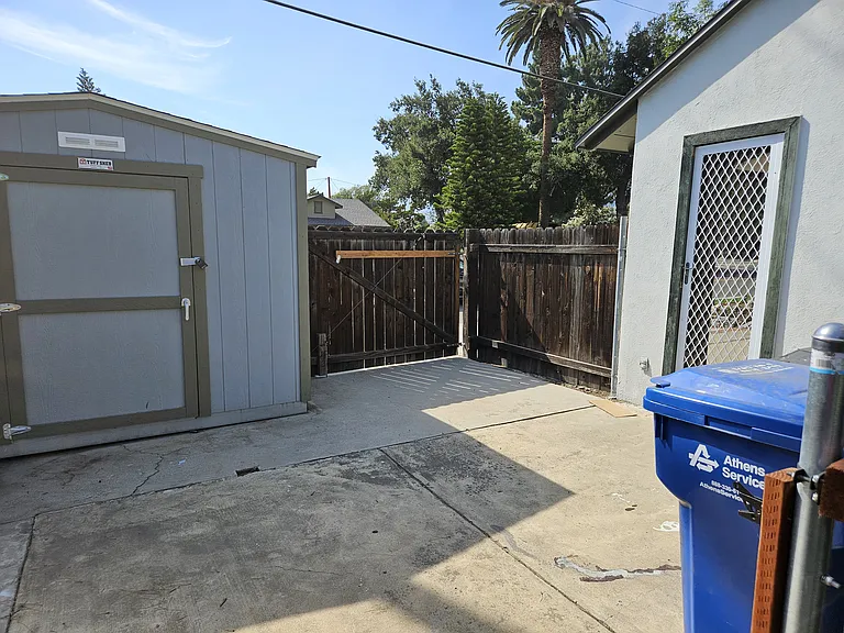 504 E Dalton Ave — Photo 31
