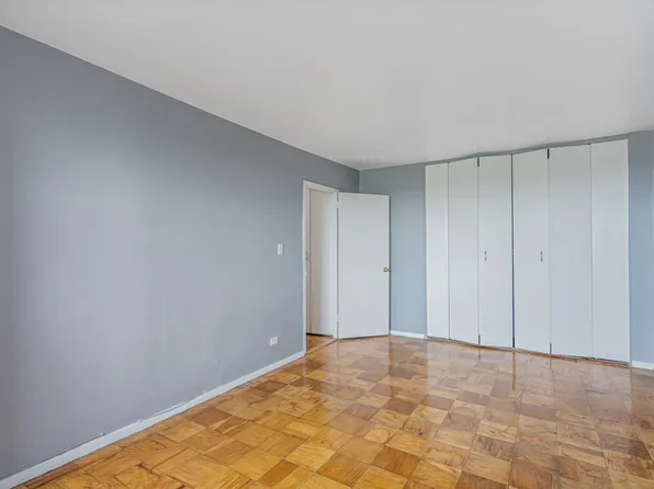 61-20 Grand Cent Parkway image 13 of 18