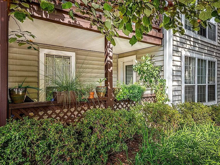 10140 Oakton Terrace Rd — Photo 2