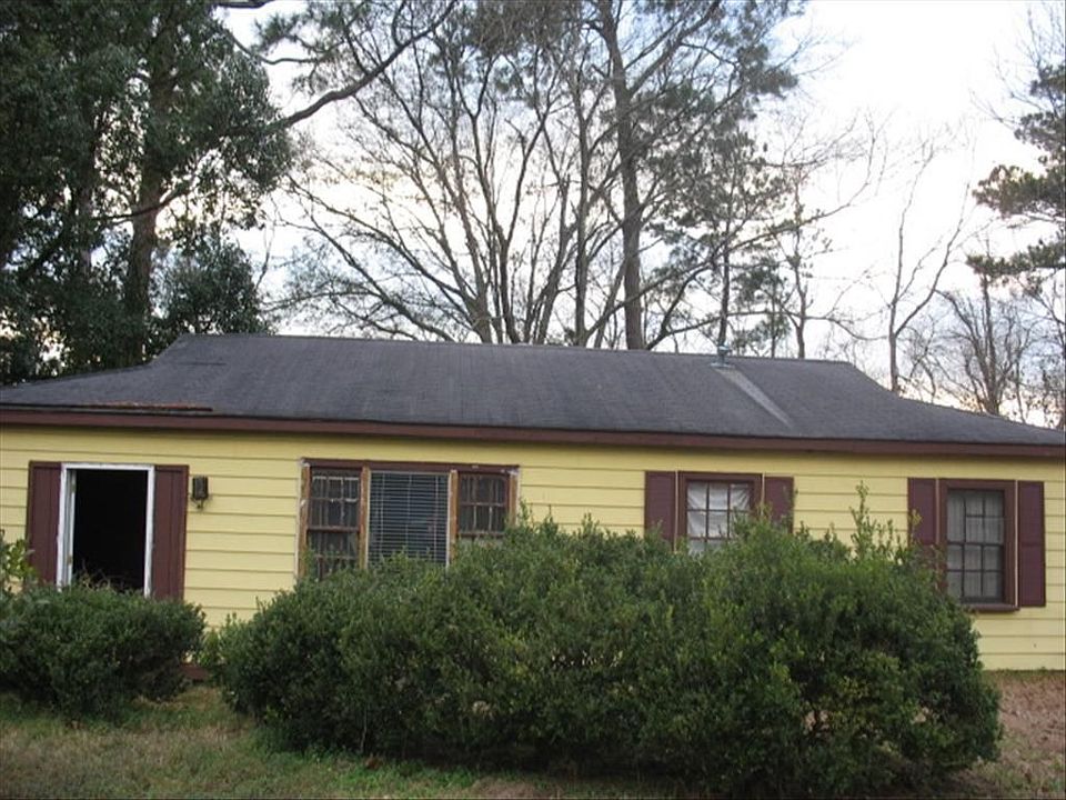 2nd image of 669 Petit Ave