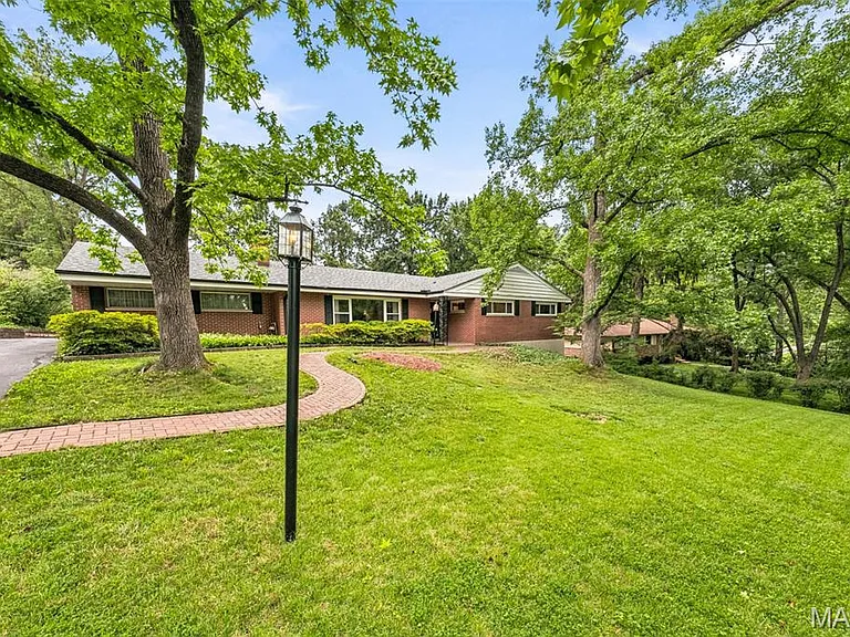 23 Beaver Dr — Photo 1