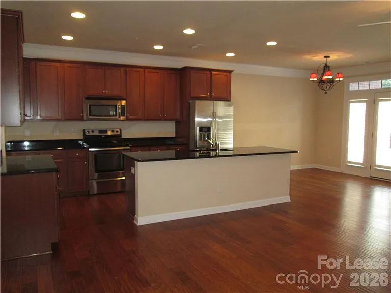 9916 Evergreen Terrace Dr — Photo 11