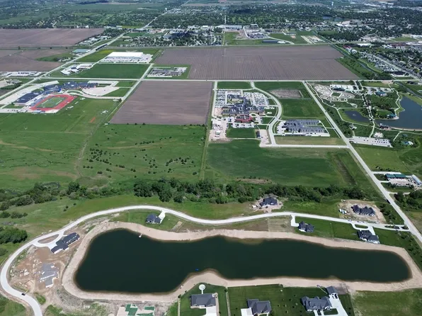 2309 Turkey Creek Ln, Kearney, NE 68845