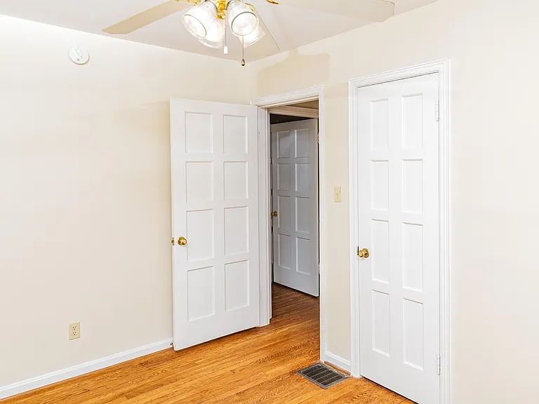 657 Montclair Dr — Photo 9