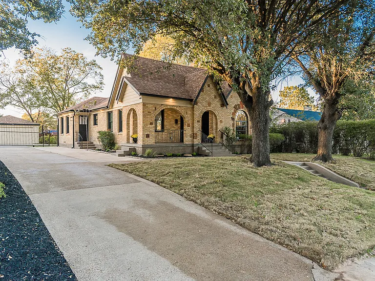 1835 Cedar Crest Blvd — Photo 30