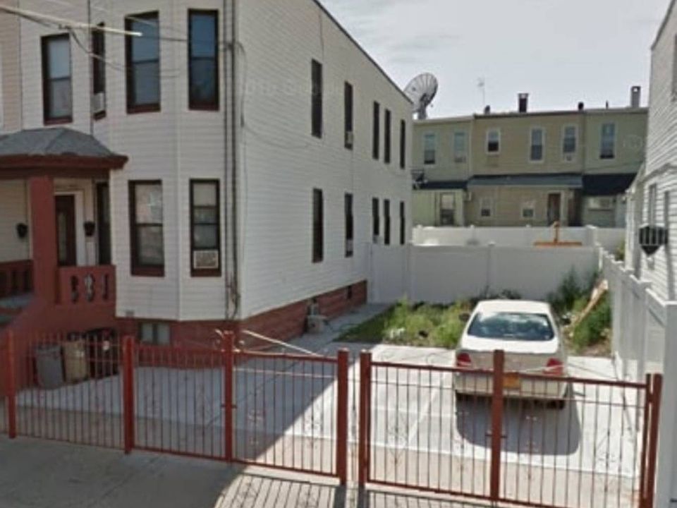 2nd image of 512 Euclid Ave