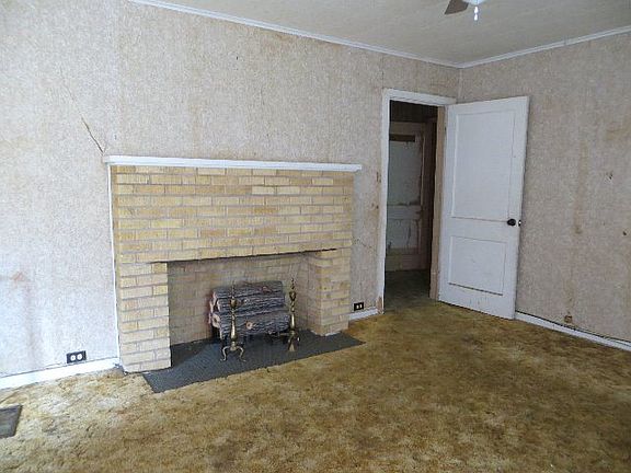 2nd image of 1009 E Brazos St
