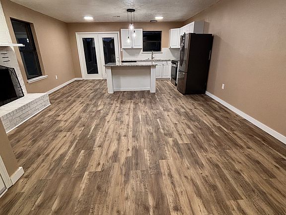 4th image of 333 NE Skyline Cir