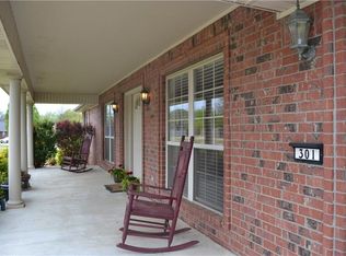 301 Tunbridge Dr, Bentonville, AR 72712