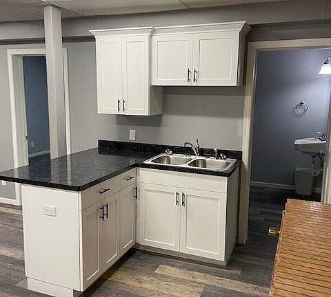 2nd image of 206 W Clark St #1