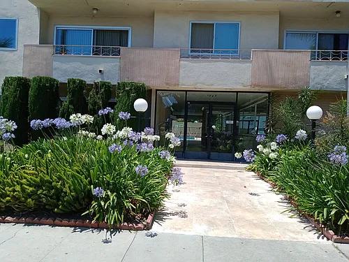 1047 S Shenandoah St #207 Photo 1