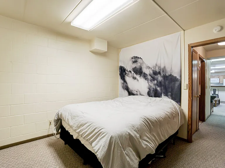 Inez Apartments — Photo 43