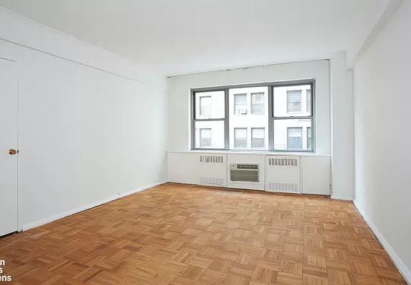 4th image of 110 E 57th St APT 11A