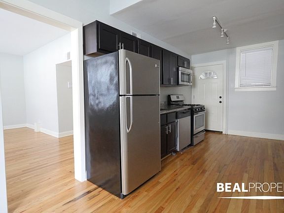 3rd image of 4040 N Ashland Ave #4040