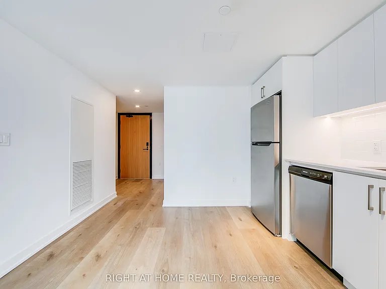 897 College St W #506 — Photo 16