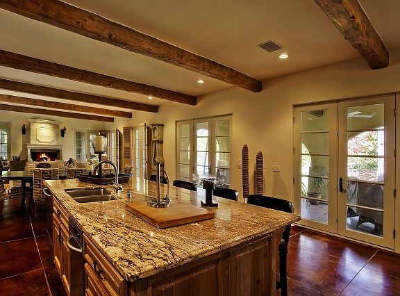 Plenty of Space for Food Prep