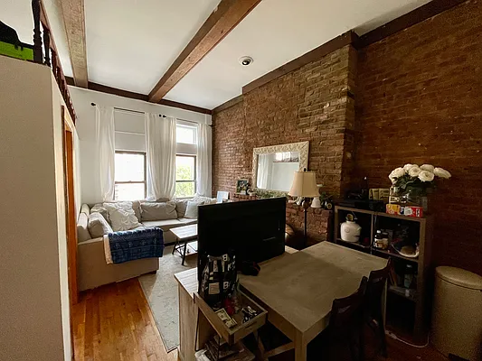 Rented by Building Equity Real Estate LLC | media 12