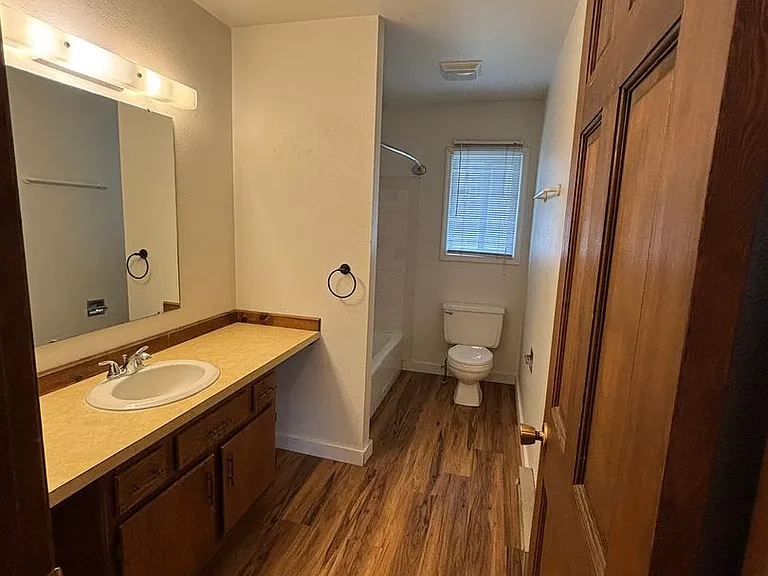 16 Hoffman Dr #1-4 — Photo 13