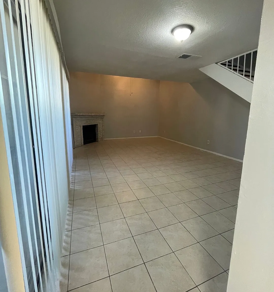 2 bed, 1.5 bath, 1200 sqft, $1,100 — Photo 2