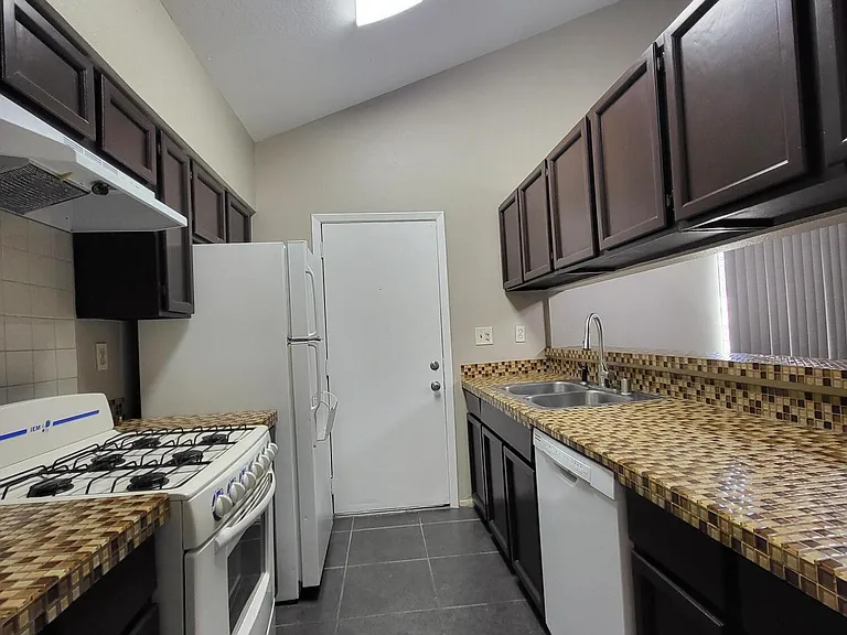 1802 Frank Sinatra Pl — Photo 9
