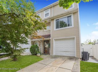 370 Wilcox St, Staten Island, NY 10303
