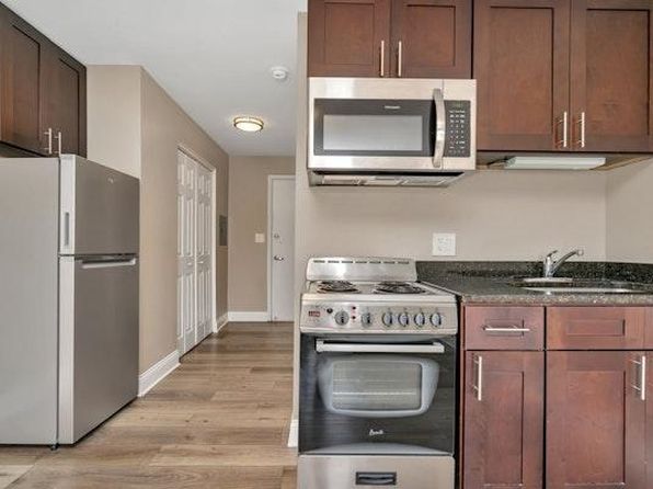 Lakeside Village Apartments | 313 S Hickory St, Mundelein, IL