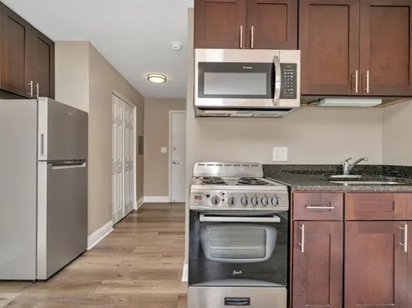 Lakeside Village Apartments