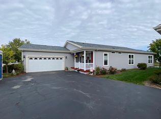 45 Rocking Horse Ln, Grayslake, IL 60030