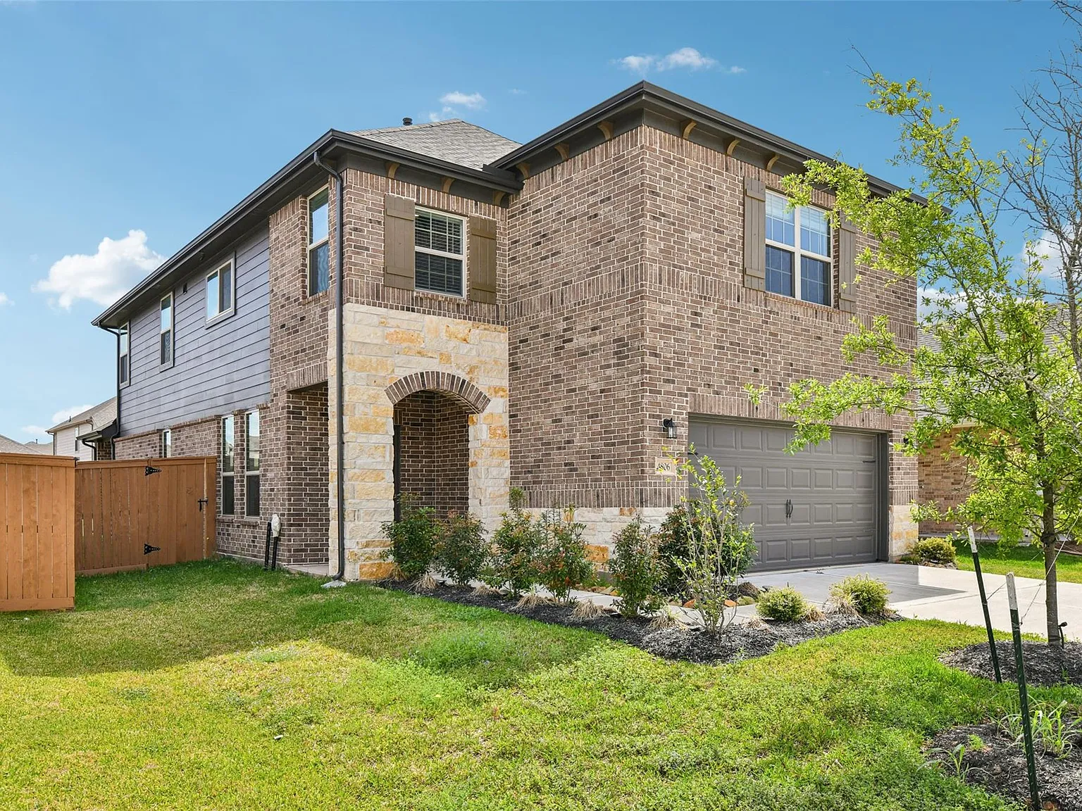 4 bed, 2.5 bath, 2752 sqft, $2,995 — Photo 3