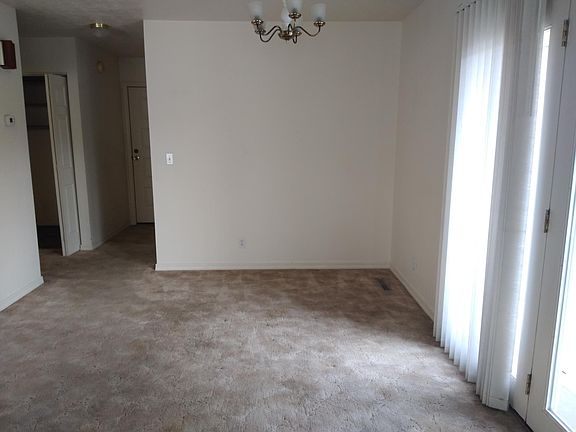 4th image of 620 Buckingham Dr