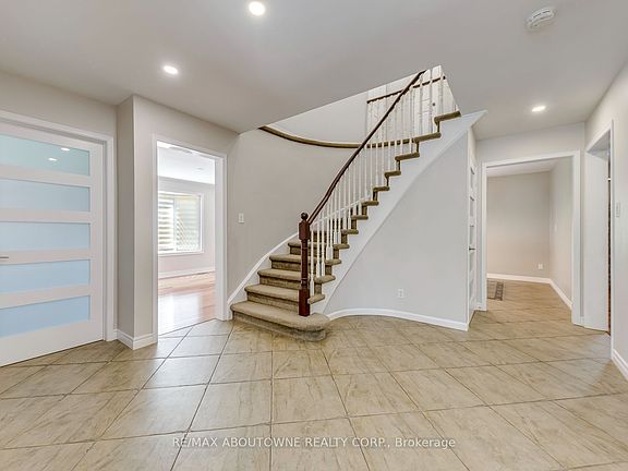 5th image of 1124 Notley Cres