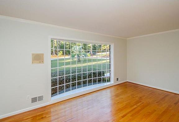 5th image of 204 Midland Dr