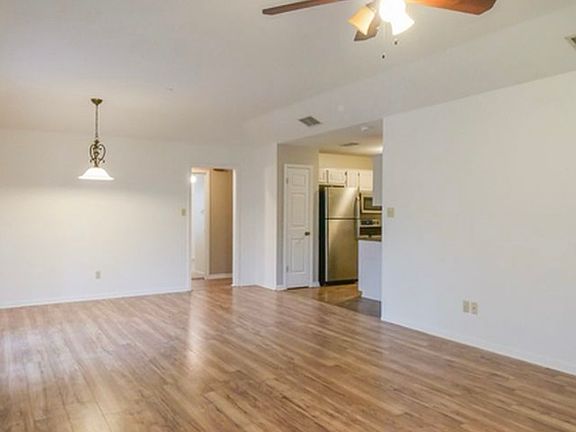 4th image of 210 Cibolo Basin Dr