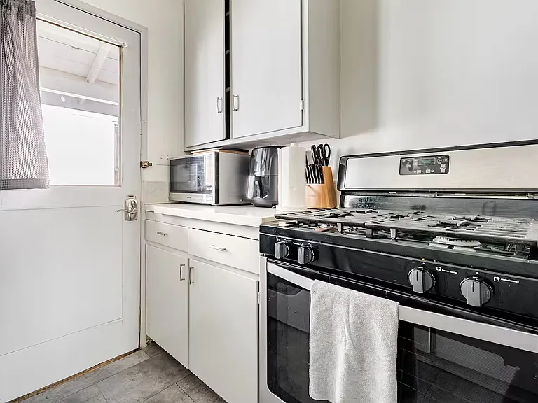 191 E Fillmore St #C — Photo 16