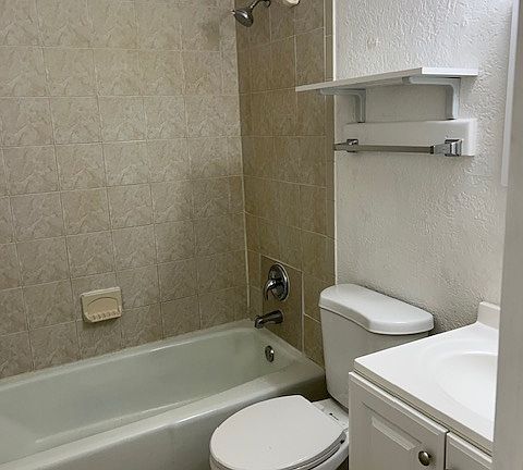 5th image of 4800 NE Blue Heron Ln APT 6