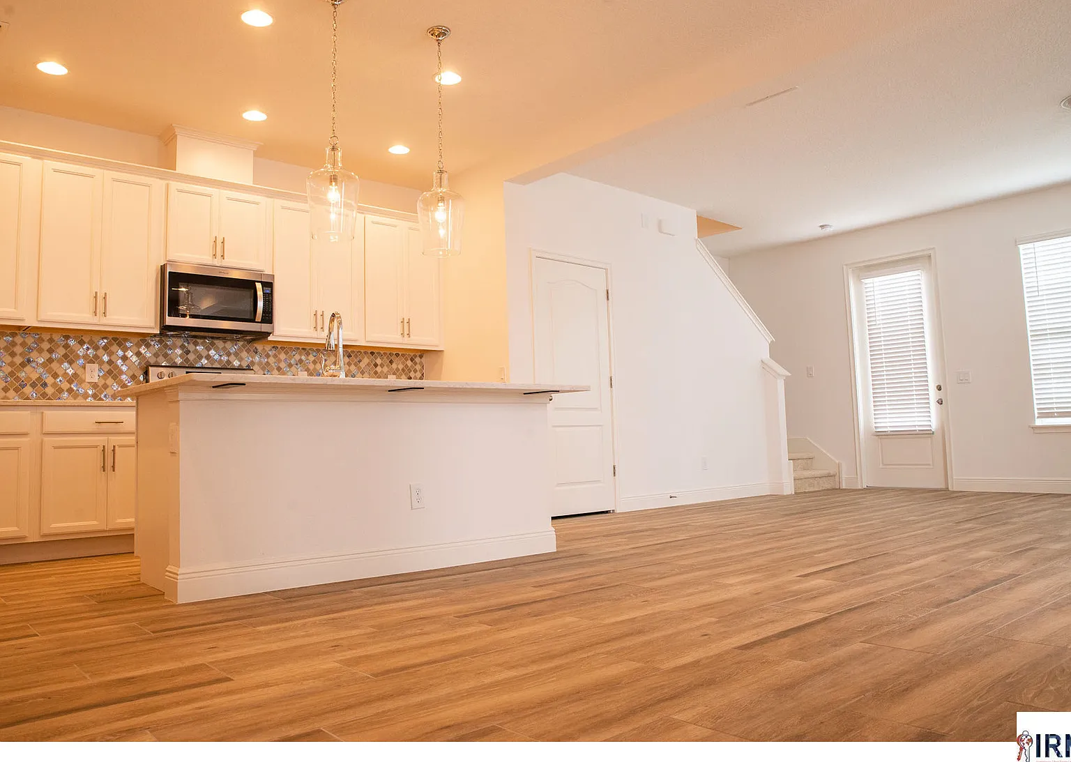 3 bed 2.5 bath townhome 2 car garage — Photo 3