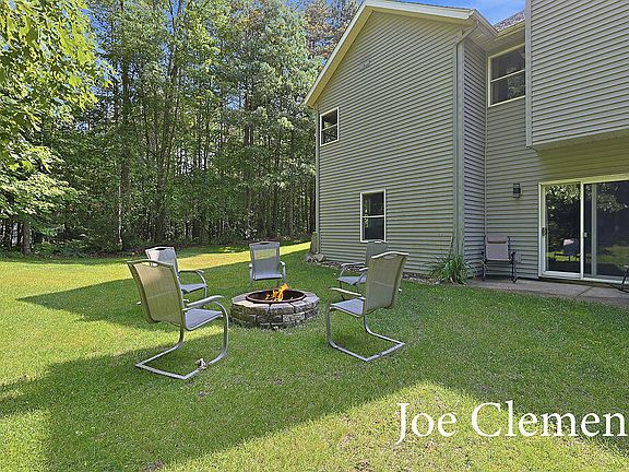5th image of 9347 Cedar Pines Ln NE