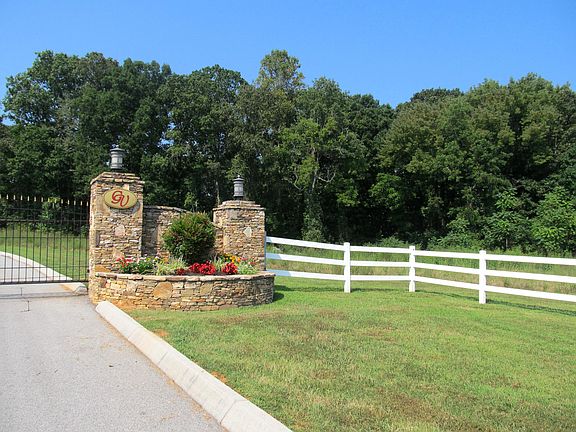 3rd image of W Mountain Dr