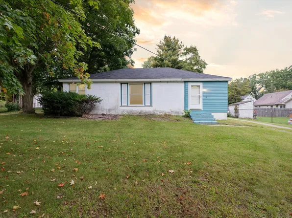 409 E Parsons Ave, Watervliet, MI 49098
