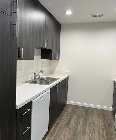 51 Oaklawn Ave #2 — Photo 4
