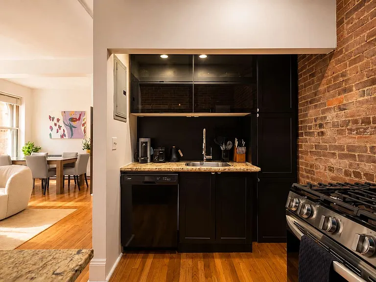 211 Front St #2 — Photo 10