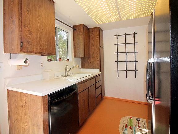 3rd image of 190 W Grove St APT 3