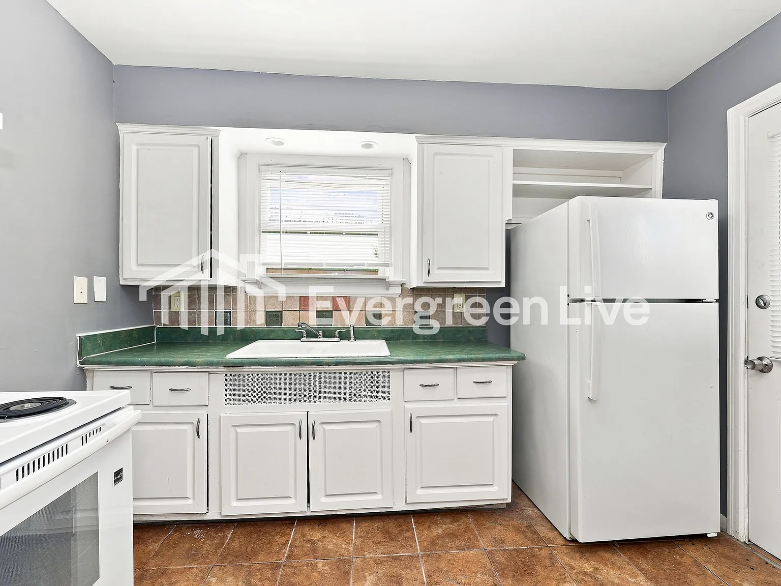 4 bed, 1.0 bath, 1032 sqft, $1,645 — Photo 4