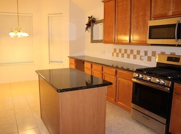 4th image of 3725 Queenswood Ct