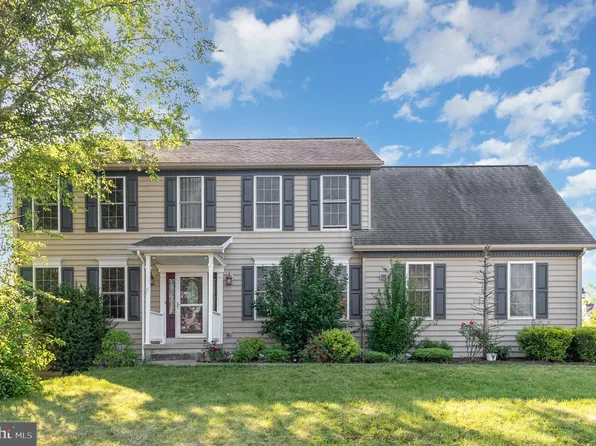 127 Harvard Ave, Hershey, PA 17033